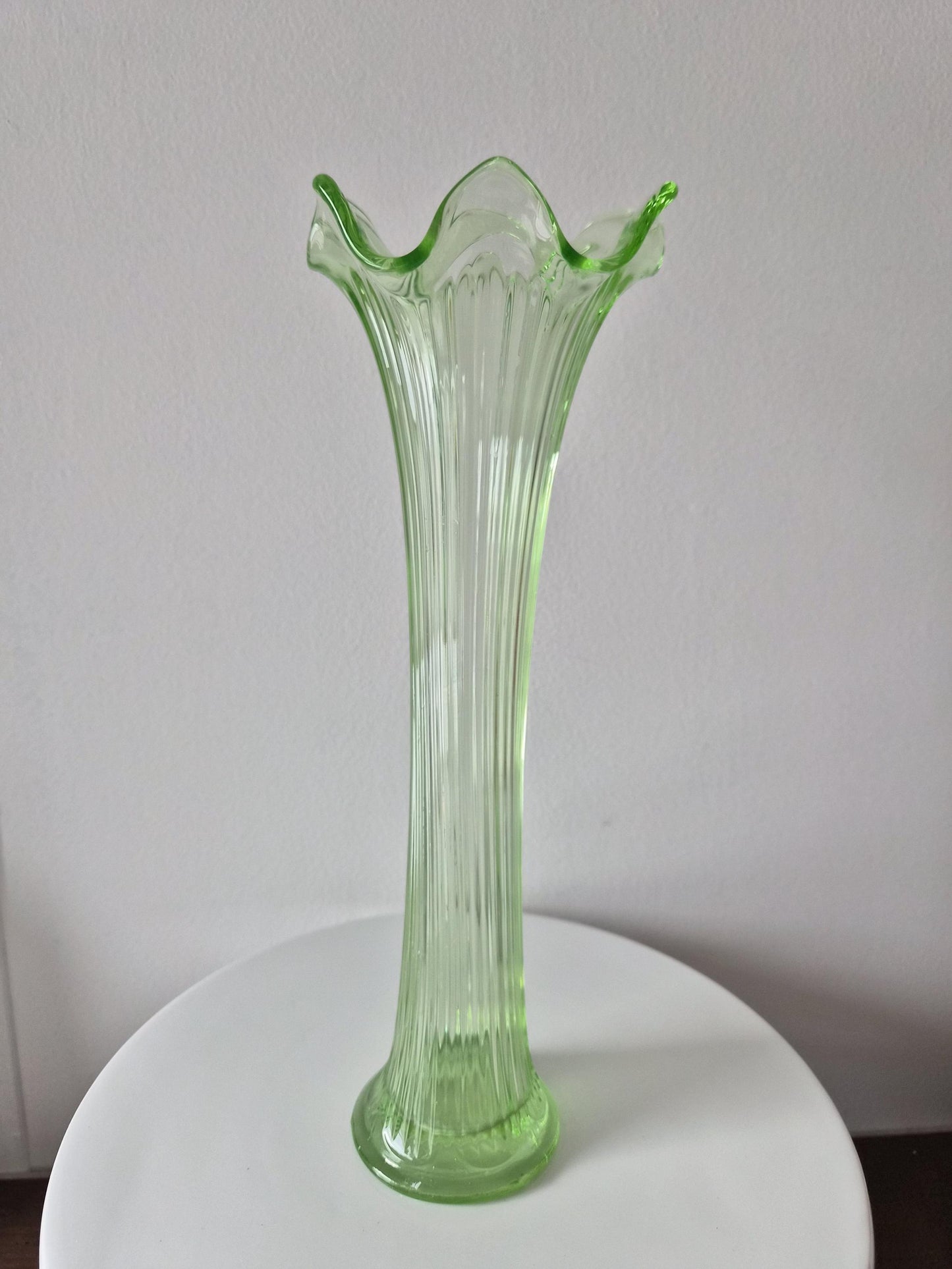 Uranium Pinched and Ruffled Vase Decor