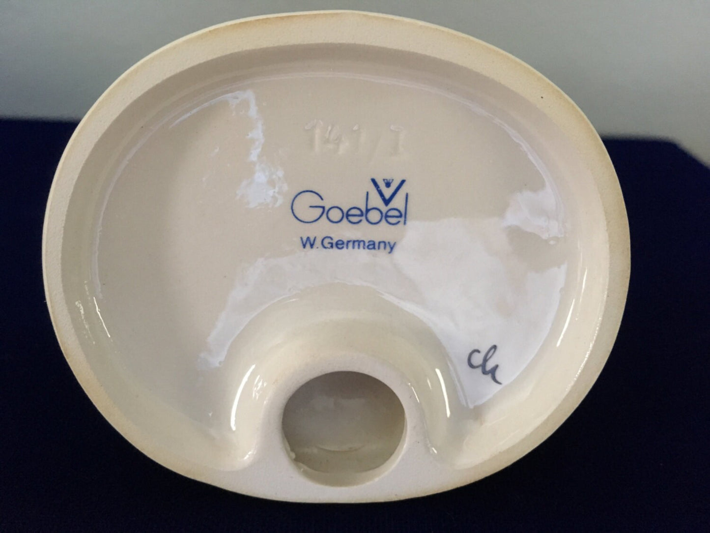 M.I. Hummel "Apple Tree Girl" 141/I TMK5