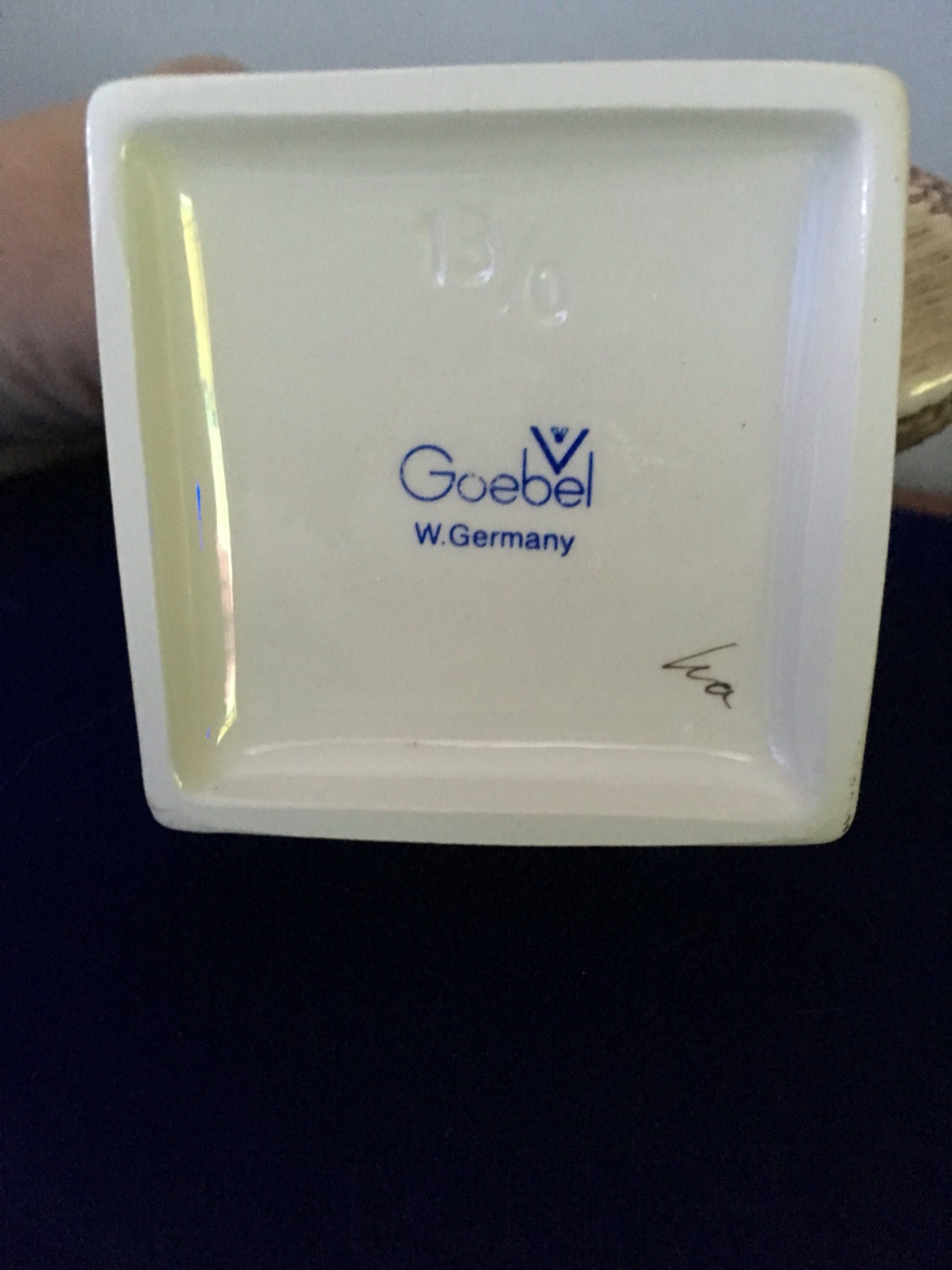 M.I. Hummel Vintage Girl with Basket "Meditation" TMK5