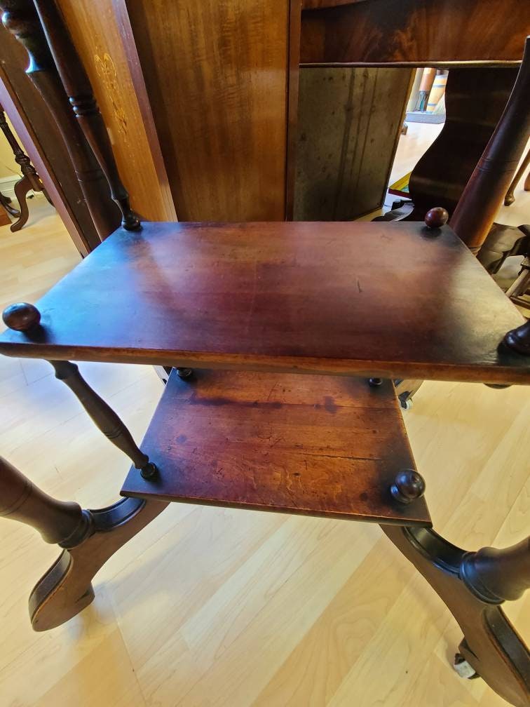 Antique Maple Occasional Parlor Table ( Local Pickup Only - Clarence, NY)