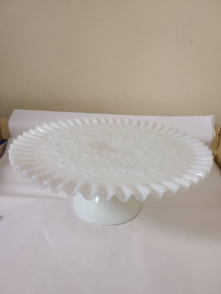 Spanish Ruffled Cake Stand