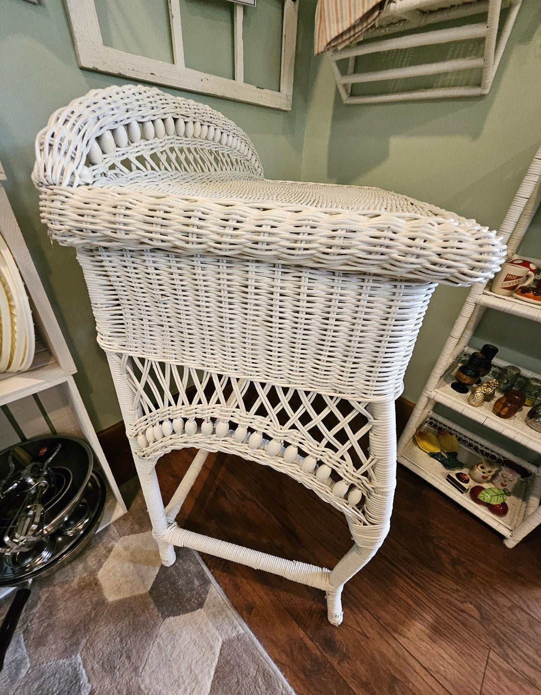 Vintage Wicker Desk/Vanity