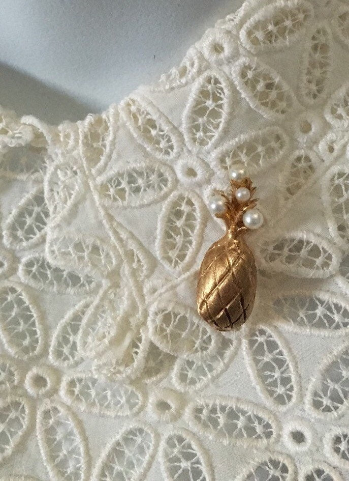 Estate 14K Yellow Gold Satin Brushed Pineapple Pin Brooch with Pearls - In-person Pickup Only
