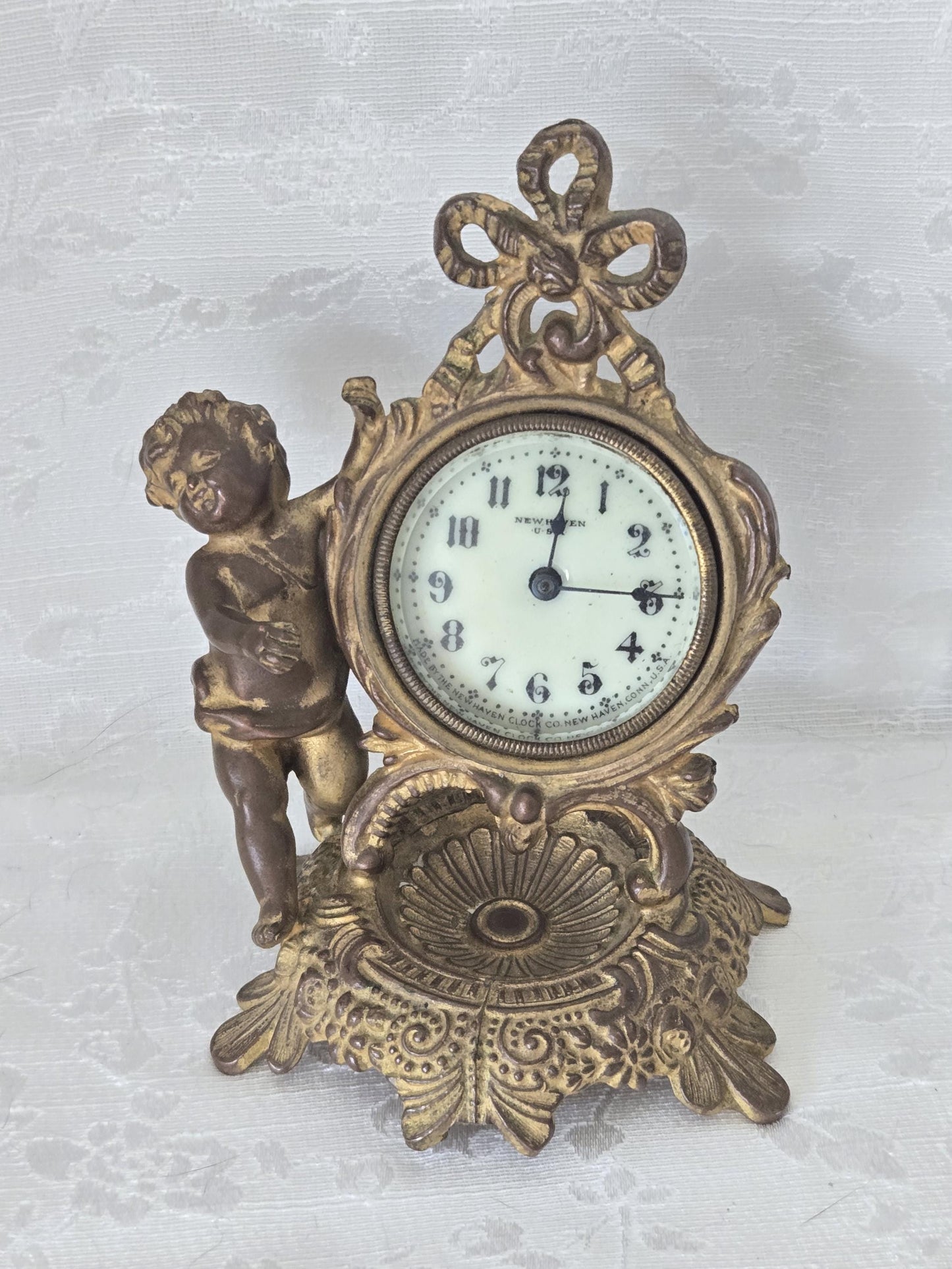 New Haven Art Nouveau Uranium Cherub Clock
