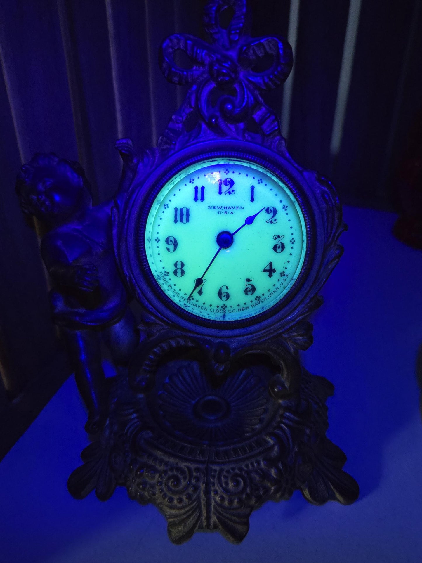 New Haven Art Nouveau Uranium Cherub Clock