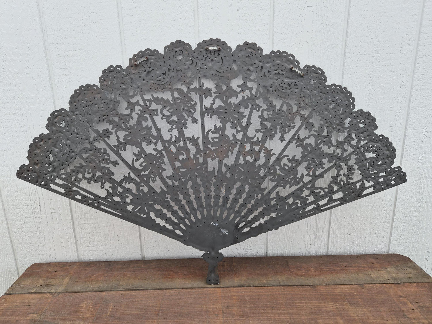 Retro Burwood Fan Wall Decor