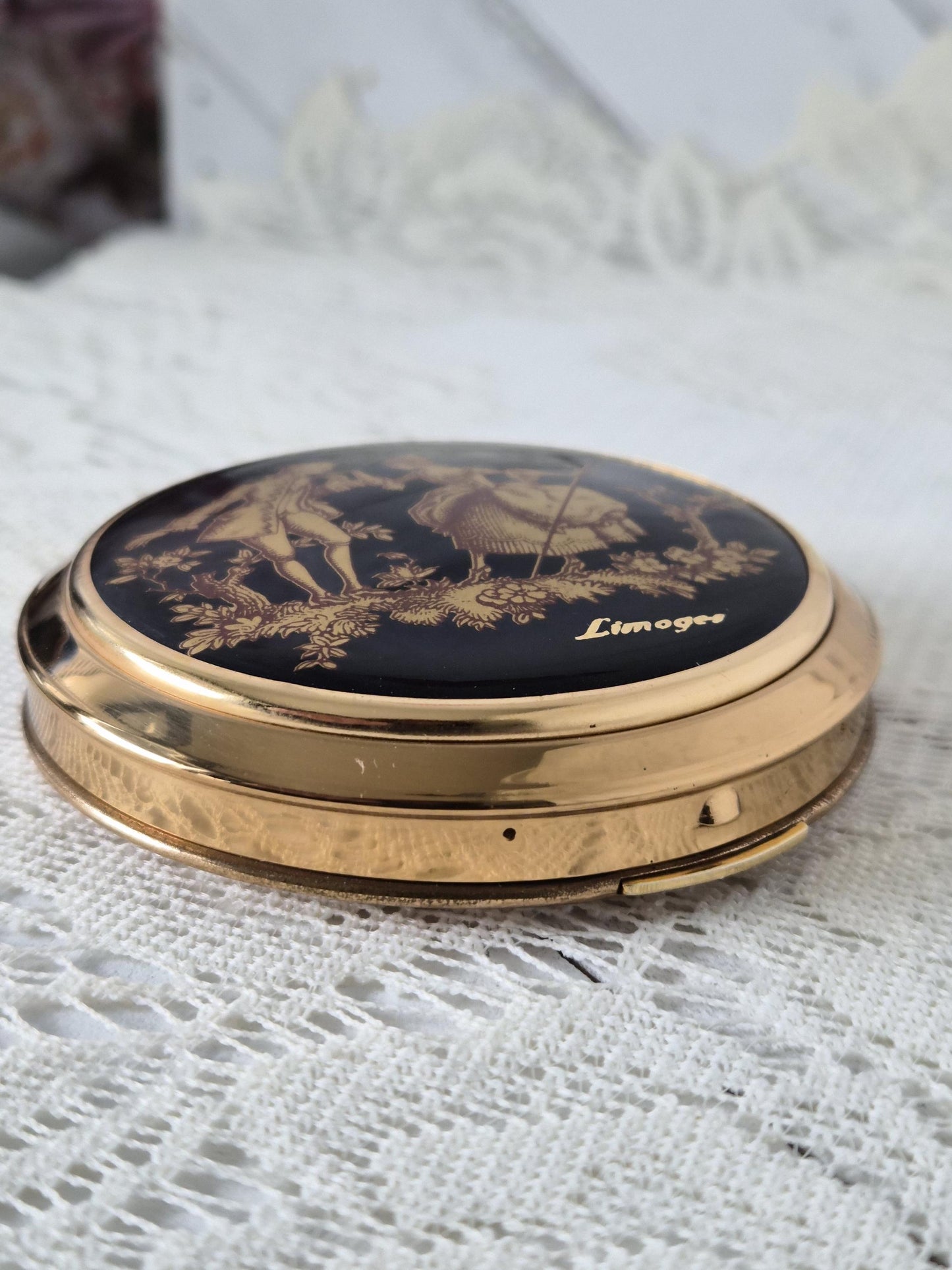 Limoges Round Powder/Mirror Compact