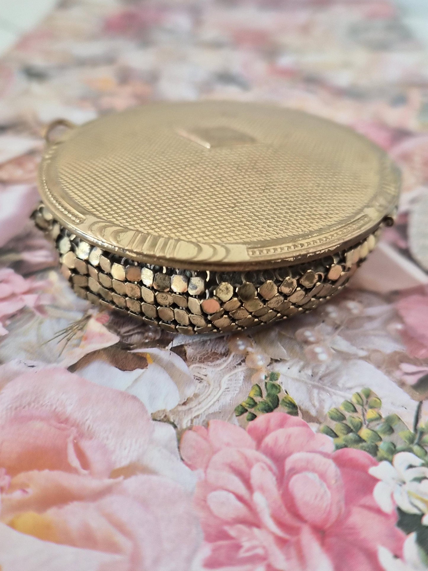 Mesh Compact Powder Mirror
