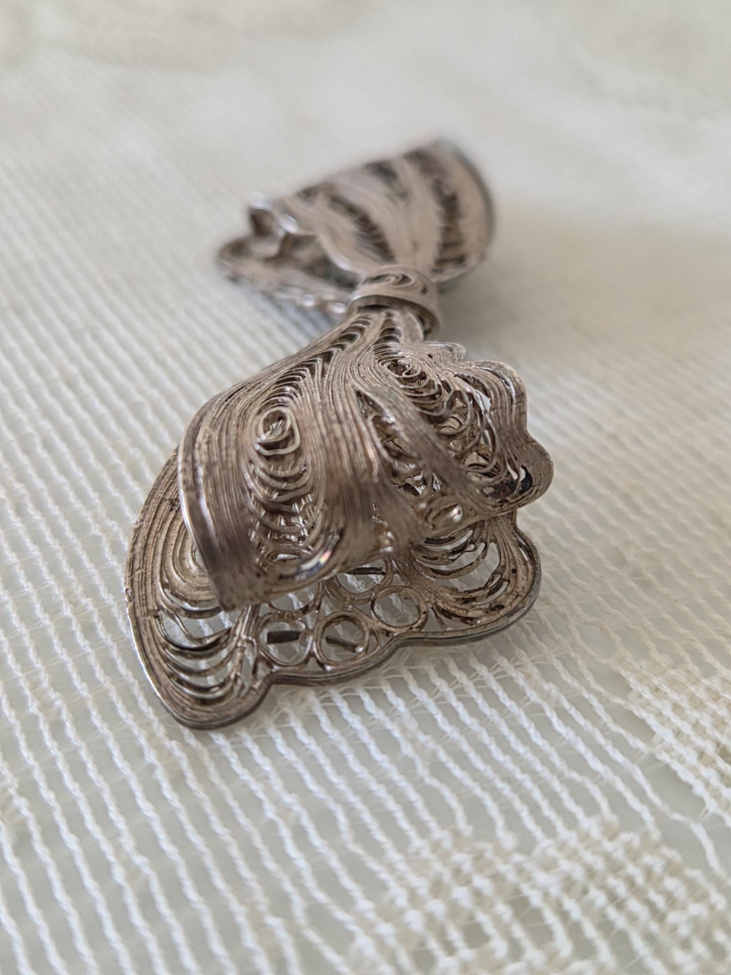 Filigree Bow Brooch Pin