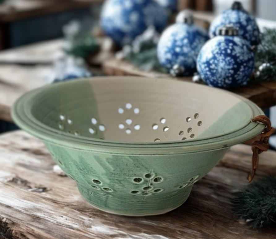 Pottery Berry Bowl Colander