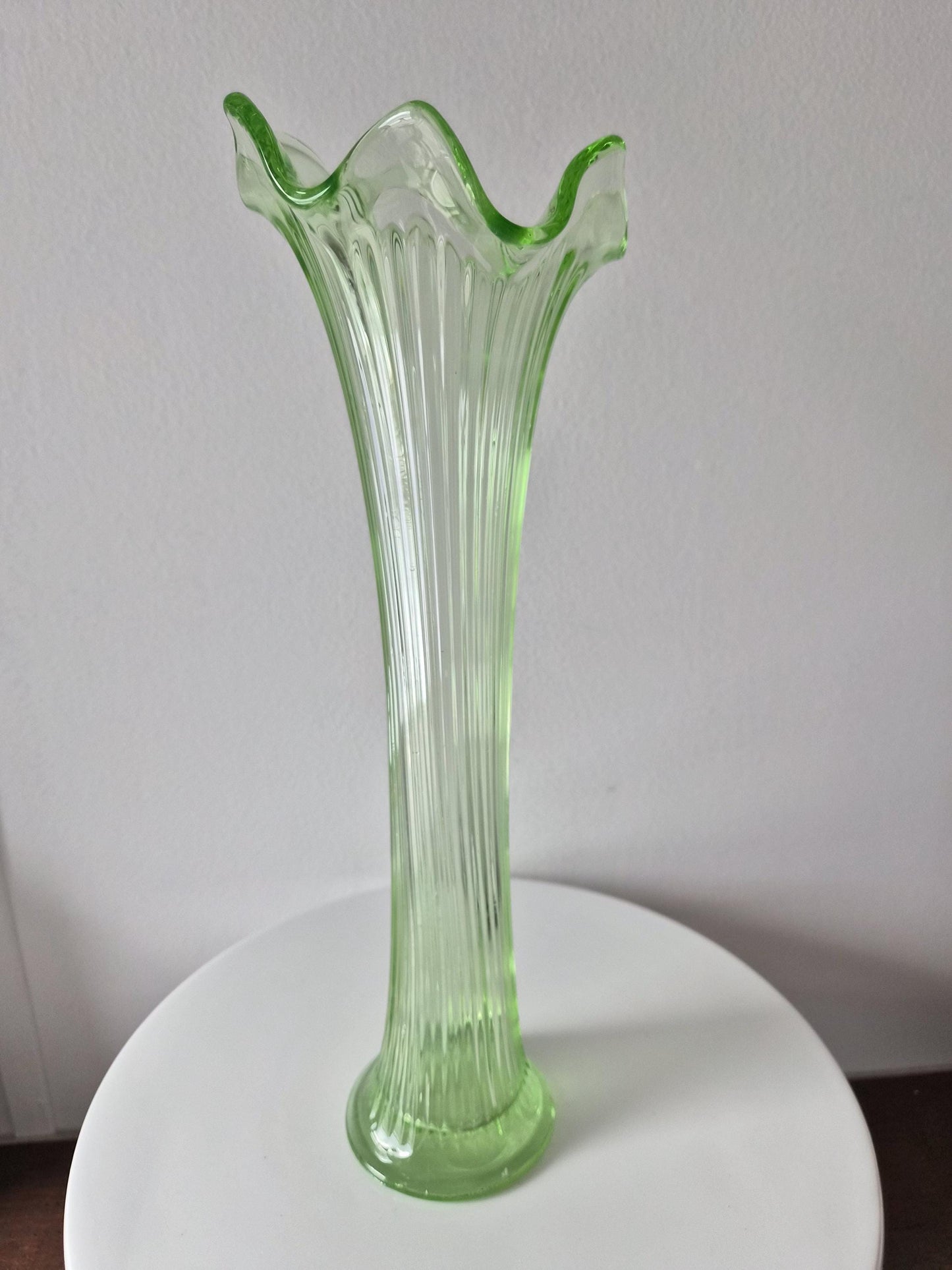 Uranium Pinched and Ruffled Vase Decor