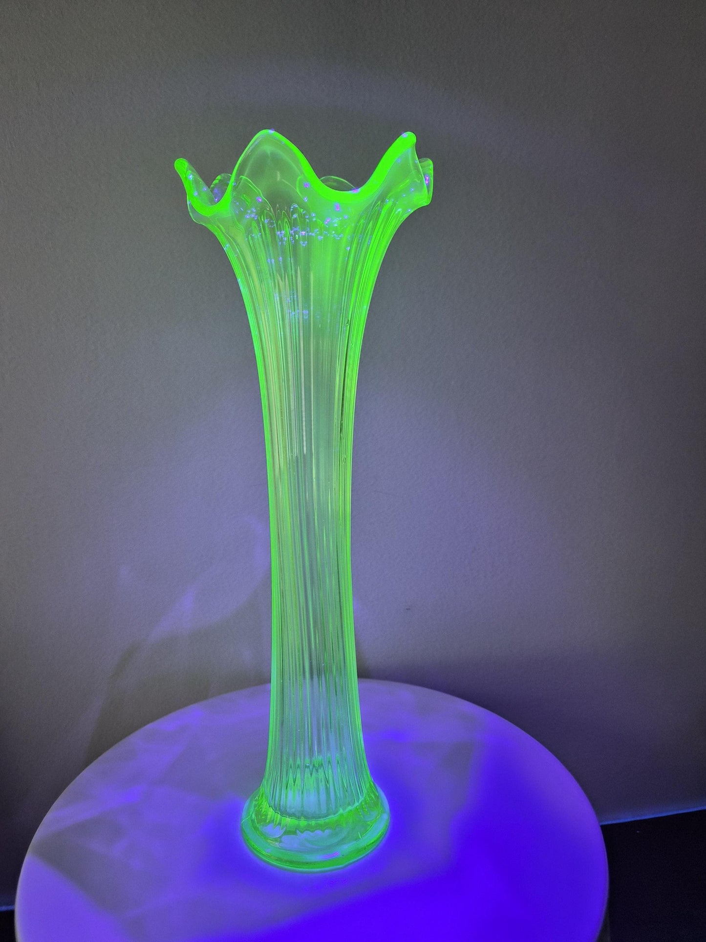 Uranium Pinched and Ruffled Vase Decor