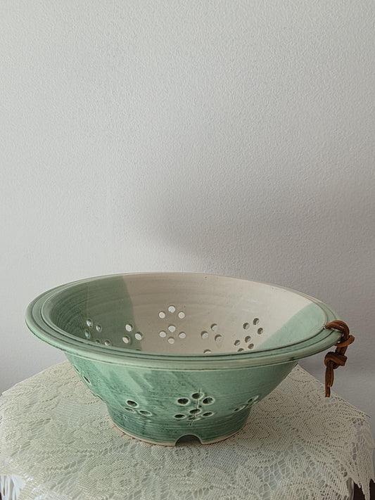 Pottery Berry Bowl Colander