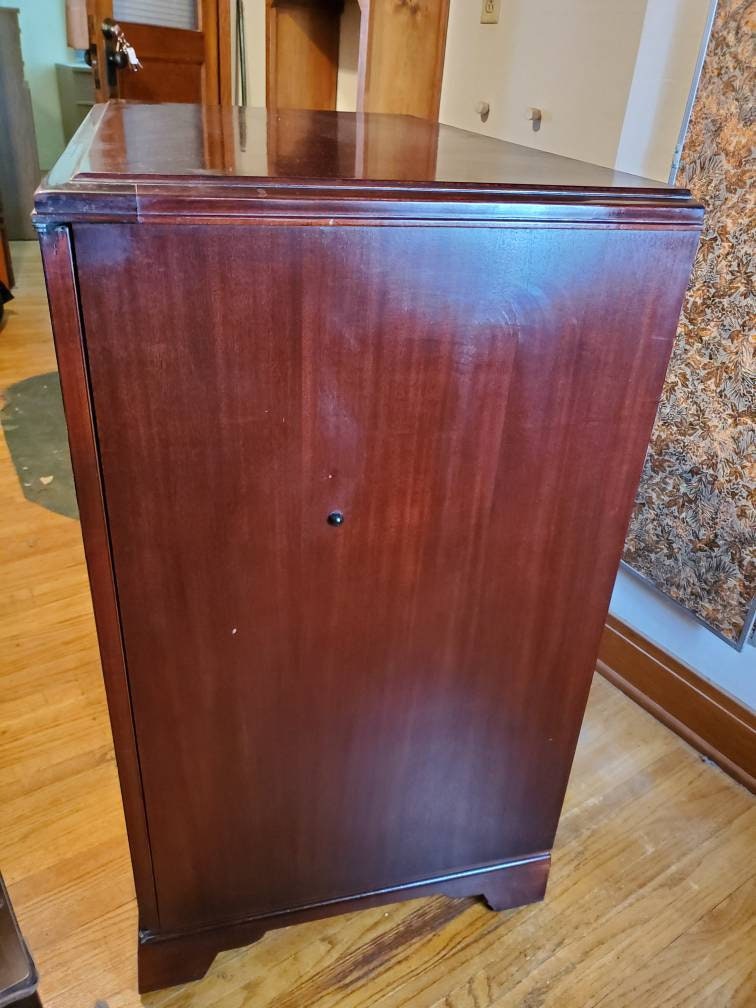 Rare Zenith Mahogany Cabinet with Radio and Turntable *Local Pickup Only in Akron, NY*