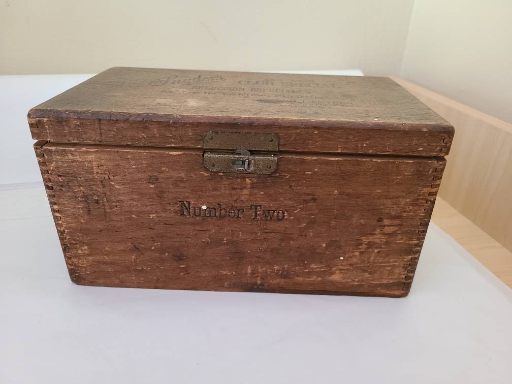 Synder's Club Special Wood Cigar Box