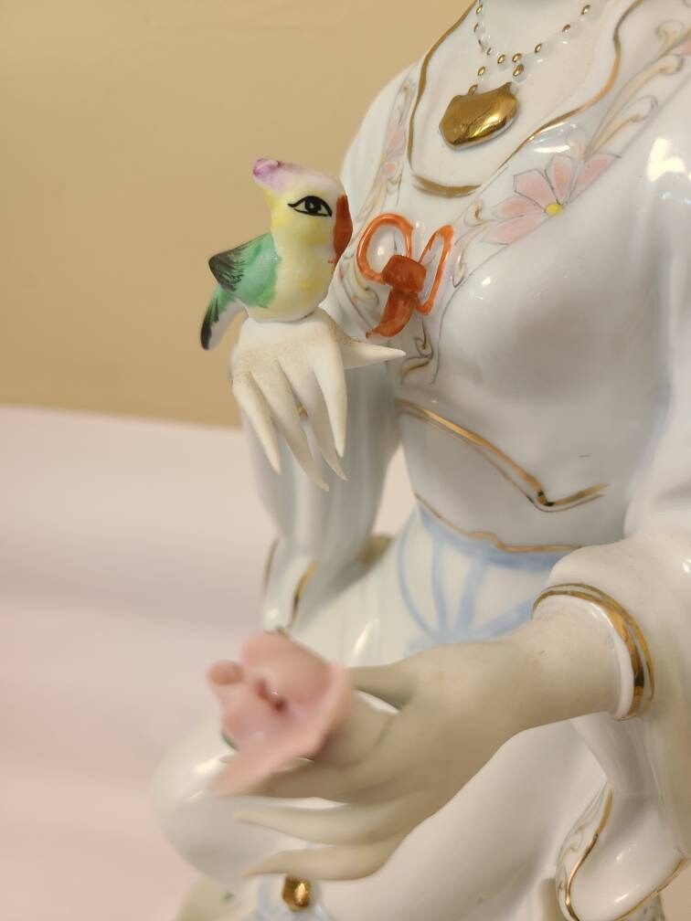 Porcelain Traditional Geihsa Lady Decor