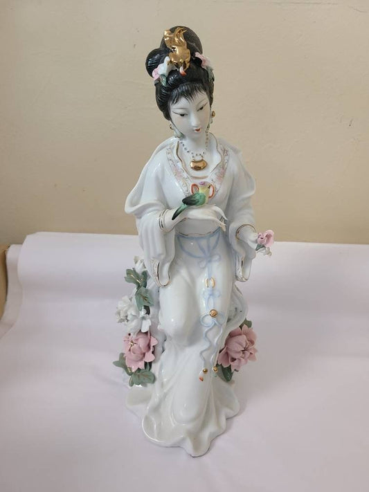 Porcelain Traditional Geihsa Lady Decor